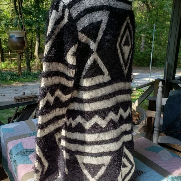 Cardigan Cliche - Picture 3 of 3